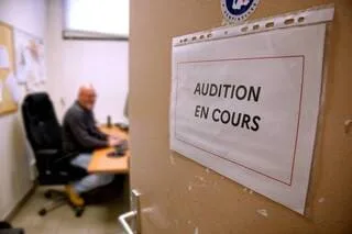 TÉMOIGNAGE. « EN QUINZE JOURS, ON A RENTRÉ PLUS DE 100 DOSSIERS » : LA POLICE SUBMERGÉE D’AFFAIRES DE MINEURS VICTIMES