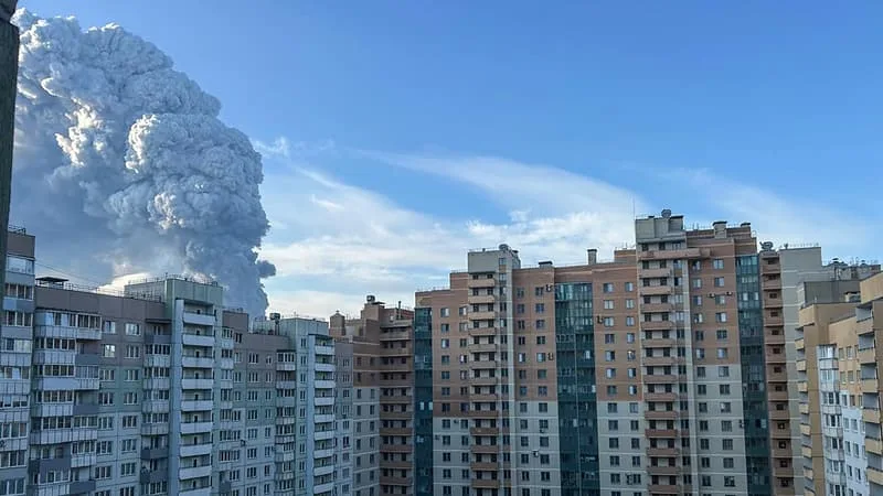 GUERRE EN UKRAINE: UNE ATTAQUE DE DRONES PROVOQUE UN INCENDIE À SAINT-PÉTERSBOURG, LA RUSSIE DIT AVOIR ABATTU 571 DRONES UKRAINIENS