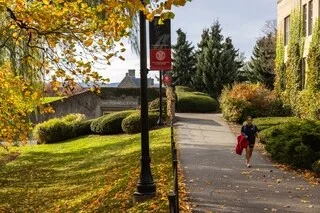 ACCUSATION DE VIOL COLLECTIF, ENQUÊTE… UNE GRANDE UNIVERSITÉ AMÉRICAINE SECOUÉE PAR UNE AFFAIRE DE VIOLENCES SEXUELLES
