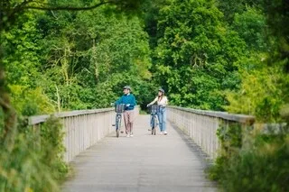 ENTRE SAINT-BRIEUC ET DINAN, CETTE BALADE À VÉLO EST LE MEILLEUR MOYEN DE DÉCOUVRIR LE LITTORAL DES CÔTES-D’ARMOR