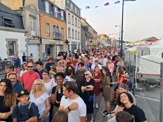 « UN DISPOSITIF DE SÉCURISATION RENFORCÉ » : CONCARNEAU S’ATTEND À UNE FORTE AFFLUENCE POUR LE FESTIVAL DES FILETS BLEUS