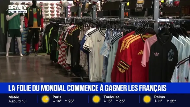 VENTES DE MAILLOTS QUI EXPLOSENT, VIGNETTES PANINI QUI S’ARRACHENT… LA FOLIE DU MONDIAL COMMENCE À GAGNER LES FRANÇAIS