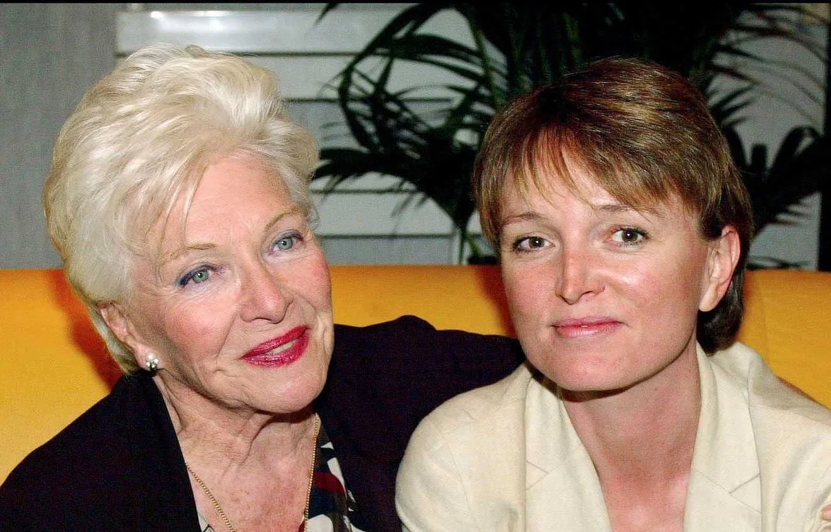 « CLAUDE, C’EST MA FILLE »… À 98 ANS, LINE RENAUD ENVISAGE SÉRIEUSEMENT D’ADOPTER LA FILLE DE JACQUES CHIRAC