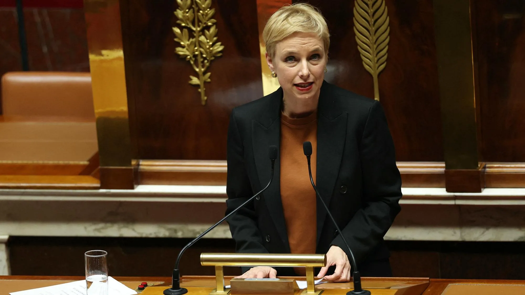 APRÈS L’ADOPTION DE LA LOI « INTÉGRALE » CONTRE LES VIOLENCES SEXUELLES, CLÉMENTINE AUTAIN VEUT MAINTENIR LA PRESSION