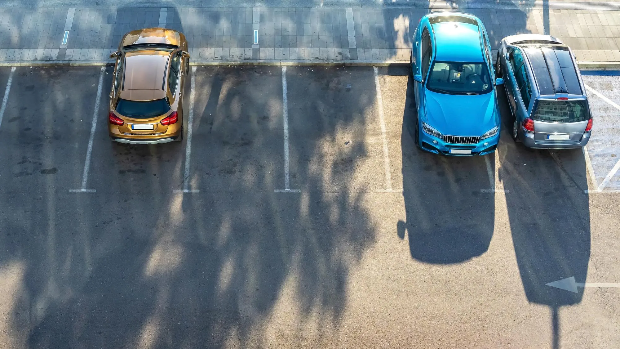 EN L’ABSENCE DE CLIMATISATION DANS VOTRE VOITURE, CES ASTUCES PEUVENT VOUS AIDER À NE PAS MOURIR DE CHAUD