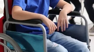 ELLE AVAIT RÉCOLTÉ 350 000 € EN INVENTANT LE CANCER DE SON FILS, UNE MÈRE RECONNAÎT LES FAITS DEVANT LA JUSTICE