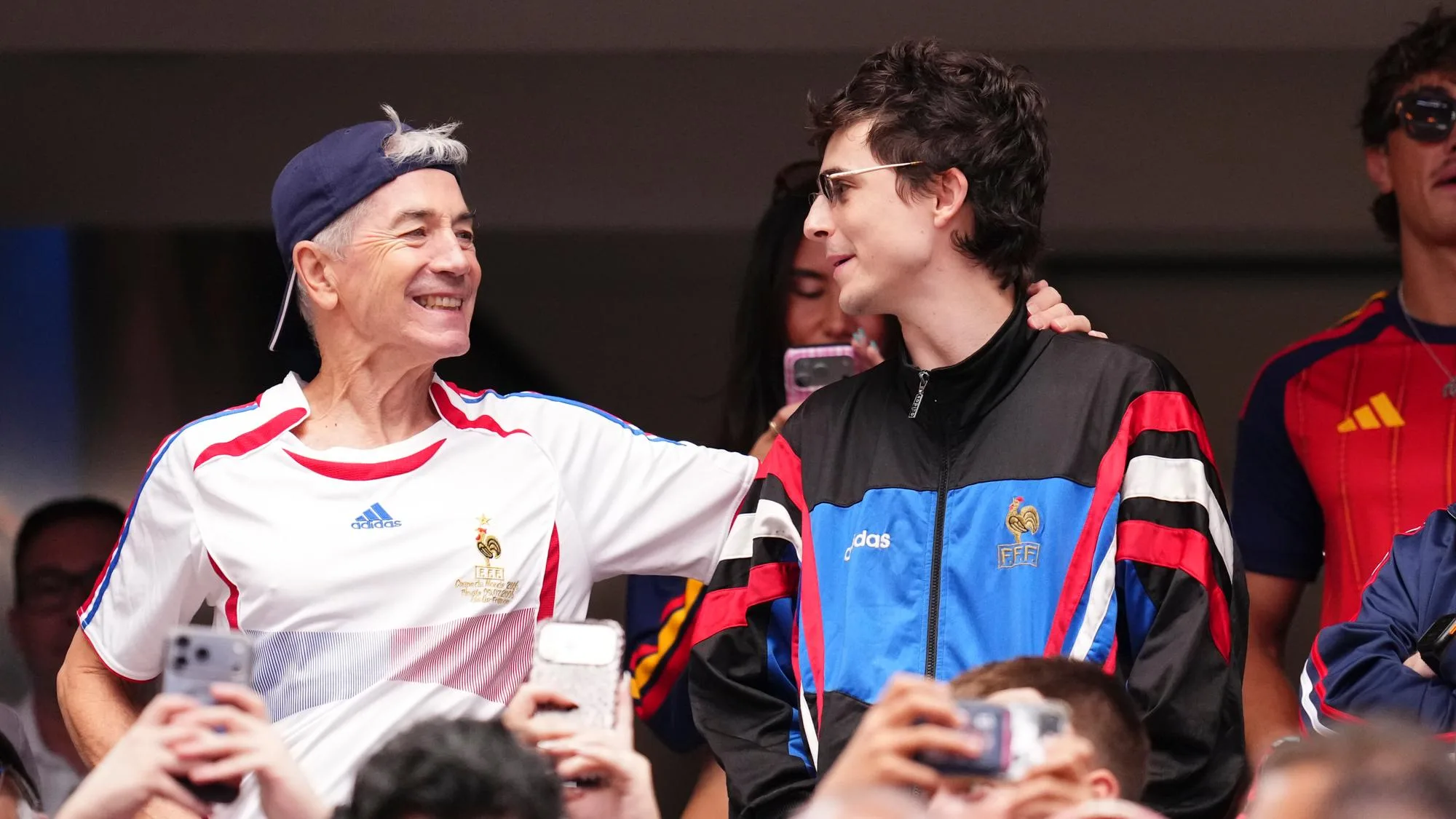 CE NE SONT PAS LES BLEUS QUE TIMOTHÉE CHALAMET A PRIS DANS SES BRAS LORS DE LA DEMI-FINALE À DALLAS