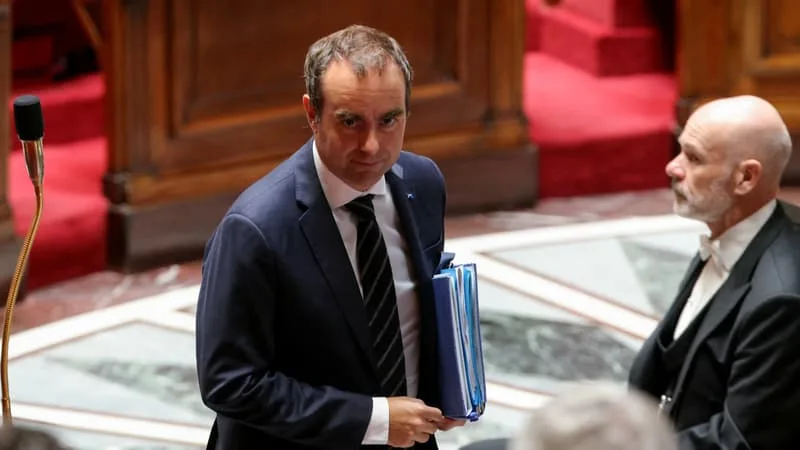« UNE FAUTE »: SÉBASTIEN LECORNU ACCUSE LES SIGNATAIRES DE LA MOTION DE CENSURE D' »INSTRUMENTALISER LES VICTIMES » DE LA CANICULE