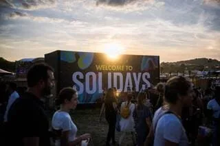 CANICULE : LE FESTIVAL SOLIDAYS ET LA MARCHE DES FIERTÉS ANNULÉS À PARIS, PLUSIEURS ÉVÉNEMENTS PERTURBÉS EN FRANCE