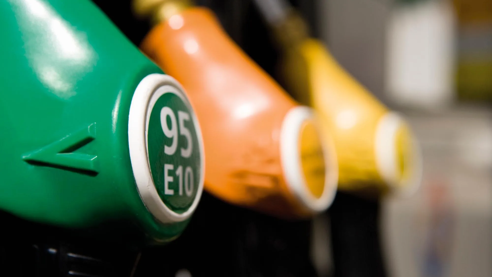 L’EXTENSION DU CONFLIT AU MOYEN-ORIENT FAIT DE NOUVEAU BONDIR LE PRIX DU BARIL DE PÉTROLE