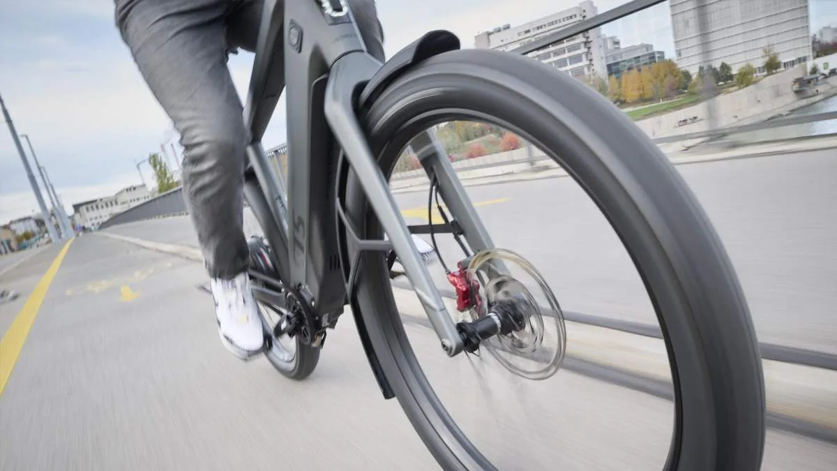 LE SPEEDBIKE ÉLECTRIQUE CARTONNE EN BELGIQUE AVEC DES RECORDS EN 2026