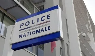UNE ESCROC SE FAIT PASSER POUR UNE POLICIÈRE AFIN DE SOUTIRER DE L’ARGENT AUX HABITANTS