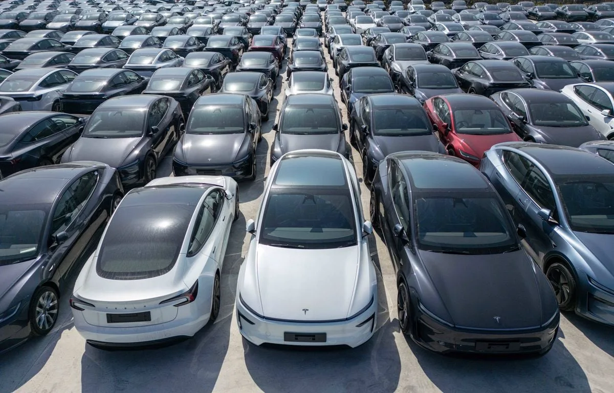DES POIGNÉES RÉCALCITRANTES… TESLA RAPPELLE PRÈS DE TROIS MILLIONS DE VÉHICULES EN CHINE