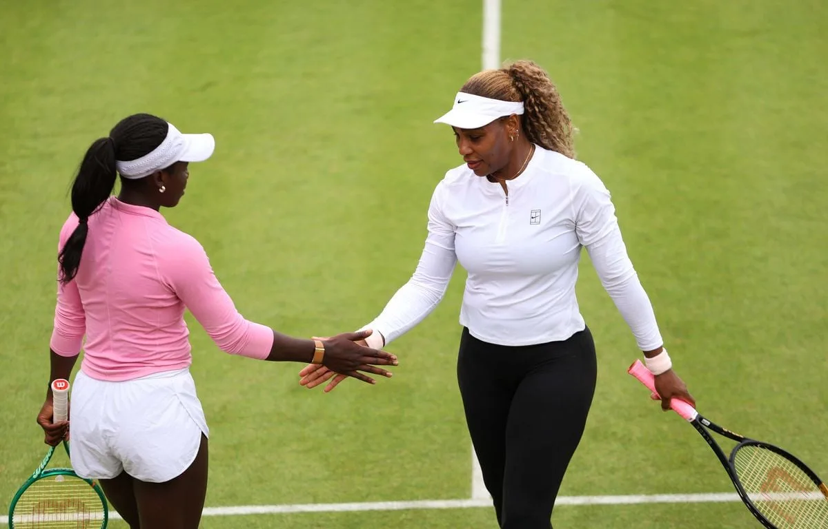 TENNIS : « JE N’AI RIEN À PROUVER »… SERENA WILLIAMS MET EN PLACE SON INCROYABLE COME-BACK AU QUEEN’S, À 44 ANS