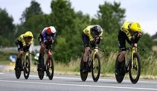 TOUR AUVERGNE-RHÔNE-ALPES. LE CLASSEMENT DU CONTRE-LA-MONTRE DE LA TROISIÈME ÉTAPE, REMPORTÉ PAR VISMA – LEASE A BIKE