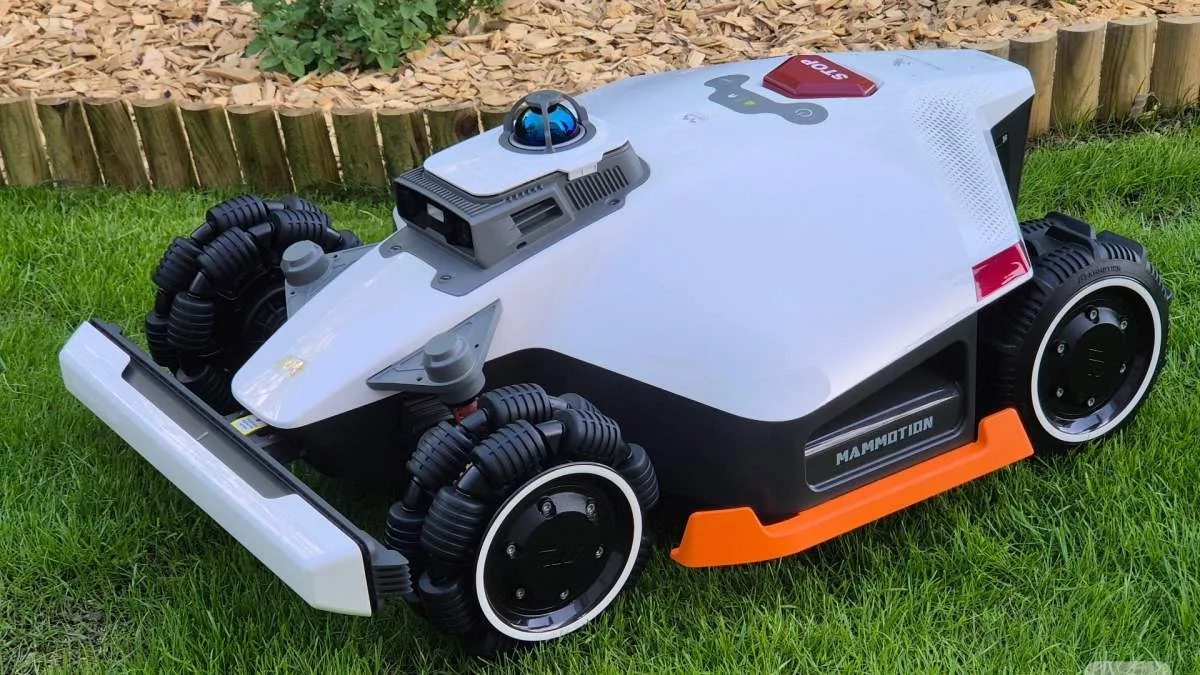 TEST DU MAMMOTION LUBA 3 AWD : LE 4×4 DES JARDINS N’A PLUS BESOIN D’ANTENNE RTK