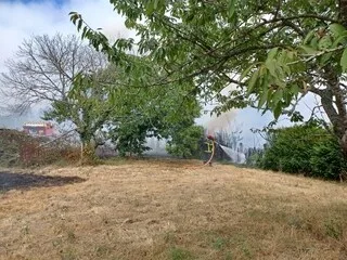 UN INCENDIE SE DÉCLARE DANS LE MORBIHAN : ENVIRON 8 HECTARES BRÛLÉS, 70 POMPIERS MOBILISÉS