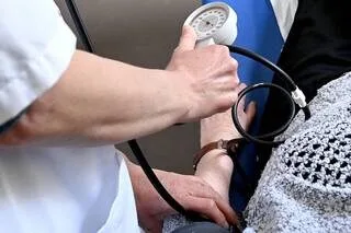 DÉSERTS MÉDICAUX : DÉPUTÉS ET SÉNATEURS S’ACCORDENT SUR LE DIAGNOSTIC, PAS SUR LES TRAITEMENTS