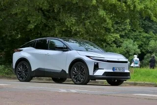 ESSAI AUTO. TOYOTA C-HR + : UN « PLUS » QUI FAIT TOUTE LA DIFFÉRENCE…