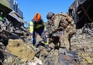 L’UKRAINE SOUS LES BOMBES À LA VEILLE DE SA FÊTE D’INDÉPENDANCE
