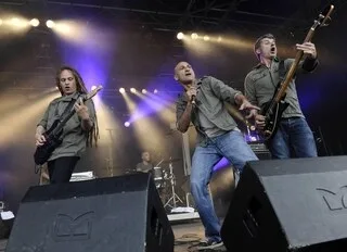 « NE PAS METTRE EN AVANT UN HOMME CONDAMNÉ » : LA VENUE DE CE GROUPE DANS UN FESTIVAL DE MAINE-ET-LOIRE FAIT POLÉMIQUE