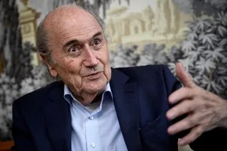 COUPE DU MONDE. « OÙ VAS-TU, FIFA ? » : SEPP BLATTER, L’ANCIEN PRÉSIDENT S’INTERROGE APRÈS L’AFFAIRE FOLARIN BALOGUN