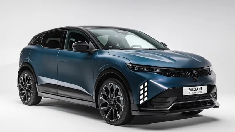 C’ÉTAIT LE PREMIER VÉHICULE DE LA « RENAULUTION » VERS LE 100% ÉLECTRIQUE LANCÉE EN 2022: RENAULT MODERNISE SA MÉGANE AVEC UN NOUVEAU LOOK ET UN PEU PLUS D’AUTONOMIE