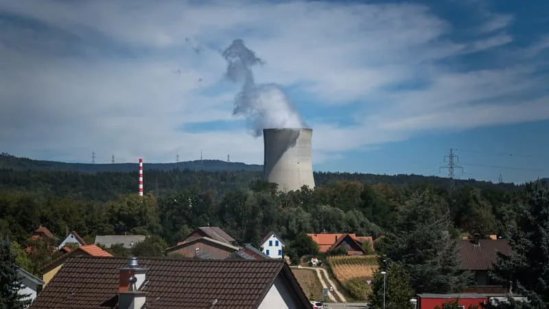 LES SUISSES AVAIENT APPROUVÉ EN 2017 LA SORTIE PROGRESSIVE DU NUCLÉAIRE: LE PAYS PRÉPARE UN AUTRE RÉFÉRENDUM POUR AUTORISER LA CONSTRUCTION DE NOUVELLES CENTRALES