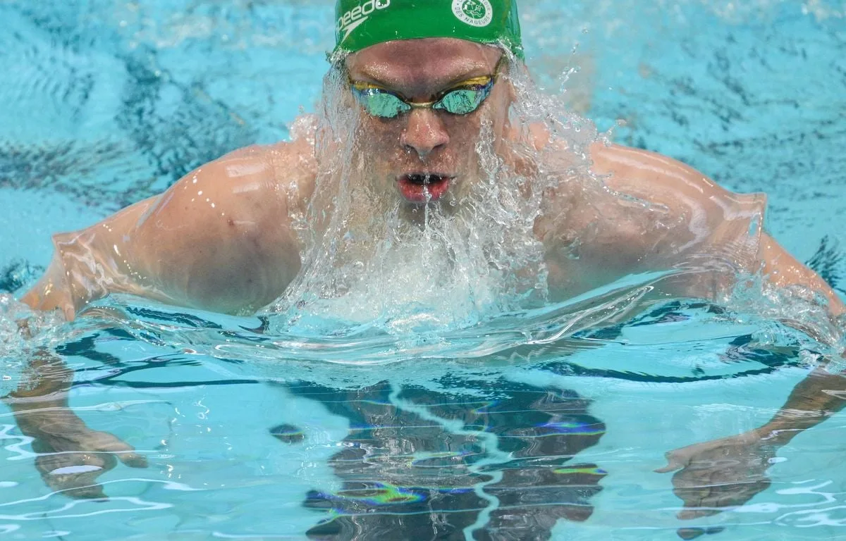 TOUCHÉ À UN ADDUCTEUR, LÉON MARCHAND DÉCLARE FORFAIT POUR LE 200M BRASSE DES CHAMPIONNATS DE FRANCE