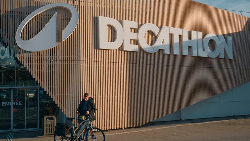 DECATHLON VEUT RACHETER 50% DE SPORT 2000 POUR S’IMPLANTER DAVANTAGE DANS LES ZONES RURALES ET À LA MONTAGNE