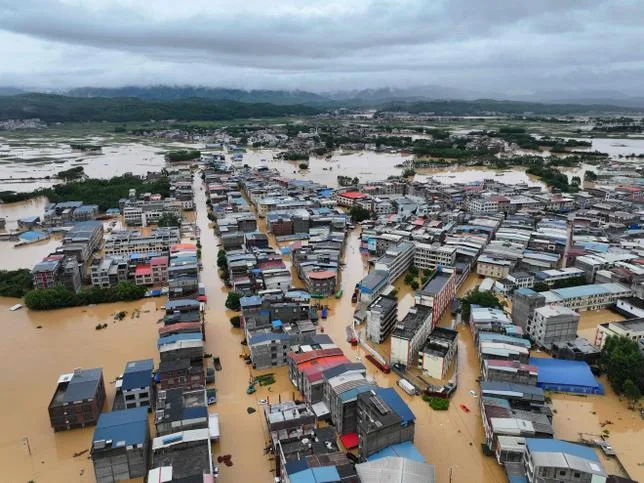 CHINE : LES IMAGES DES INONDATIONS MEURTRIÈRES PROVOQUÉES PAR LE TYPHON MAYSAK