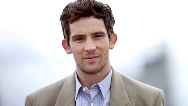 « ON RESSENT SA VULNÉRABILITÉ ET SA DOULEUR »: DE « THE CROWN » À SPIELBERG, COMMENT L’ACTEUR BRITANNIQUE JOSH O’CONNOR A CONQUIS HOLLYWOOD