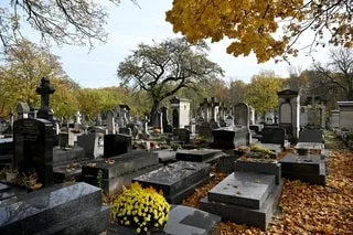 EN DIX ANS, L’ÂGE MOYEN AU MOMENT DE LA MORT A AUGMENTÉ D’UN AN ET DEMI