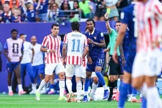FRANCE – MAROC. QUI SONT LES BLEUS MENACÉS DE SUSPENSION POUR UNE ÉVENTUELLE DEMI-FINALE DE COUPE DU MONDE ?
