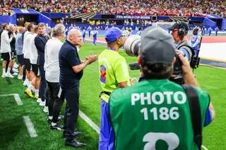THOMAS TUCHEL A FAIT PLIER LA FIFA ! LE POSITIONNEMENT DES PHOTOGRAPHES PENDANT LES HYMNES AJUSTÉ EN COUPE DU MONDE