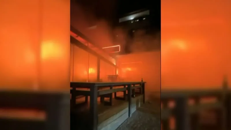 UN PHÉNOMÈNE DE « FLASH OVER »: UNE NOUVELLE VIDÉO DE L’INCENDIE DE CRANS-MONTANA MONTRE LA VÉRITABLE « BOULE DE FEU » QUI A EMBRASÉ LE BAR
