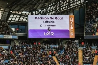 PREMIER LEAGUE. LES CONVERSATIONS ENTRE LES ARBITRES ET LES JOUEURS SERONT ENREGISTRÉES ET RETRANSMISES LORS DES MATCHES