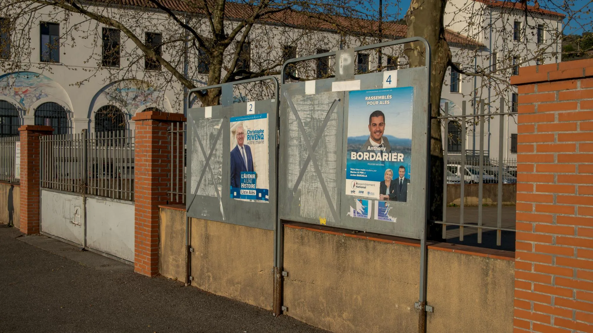 LE MAIRE D’ALÈS EXFILTRÉ DE CHEZ LUI EN PLEINE NUIT APRÈS DES NOUVELLES MENACES DE LA DZ MAFIA