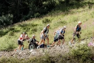 RESCAPÉ DU BATACLAN, IL VA RELEVER UN « SACRÉ CHALLENGE »: PARTICIPER À LA MYTHIQUE COURSE DE L’UTMB EN FAUTEUIL ROULANT