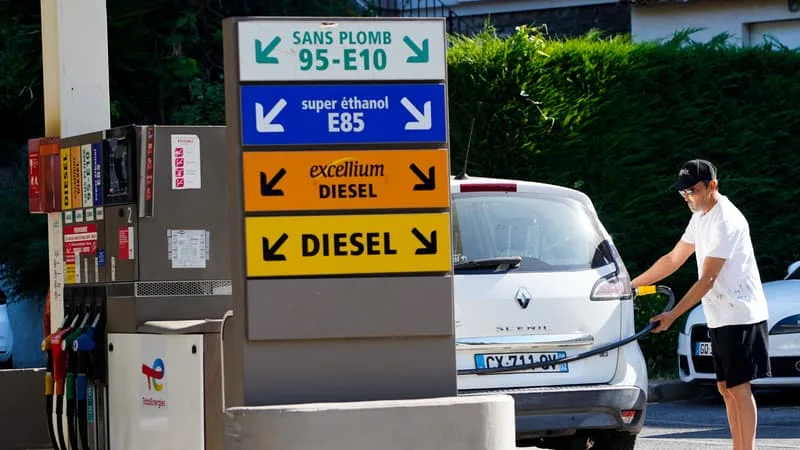 PLUS DE 1.800 STATIONS AVEC DES CARBURANTS À PLUS DE 2 EUROS LE LITRE: APRÈS L’ACCALMIE DE JUILLET, LES PRIX À LA POMPE FLAMBENT ENCORE (ET CE N’ÉTAIT PAS PRÉVU)