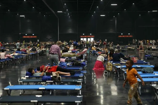 FEUX EN GIRONDE : AU PARC DES EXPOSITIONS DE BORDEAUX, UN MÉLANGE “DE PEUR, DE SOULAGEMENT ET DE COLÈRE”