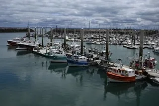 LES RECHERCHES DES DEUX MARINS DE SAINT-BRIEUC DISPARUS AU LARGE DE L’ANGLETERRE SONT INTERROMPUES