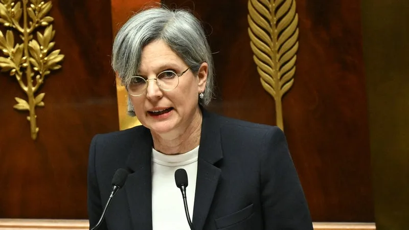 « C’EST LE DÉBUT DES PURGES »: SANDRINE ROUSSEAU APPORTE SON SOUTIEN À YANNICK JADOT, TEMPORAIREMENT EXCLU DES ÉCOLOGISTES