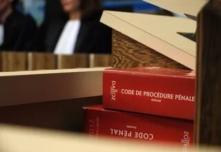 UN JEUNE HOMME DE 19 ANS TABASSE VIOLEMMENT UN QUINQUAGÉNAIRE, PERSUADÉ QU’IL S’AGIT D’UN PÉDOCRIMINEL