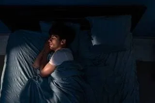 IL N’EXISTE FINALEMENT PAS DE FRONTIÈRE NETTE ENTRE ÉVEIL ET SOMMEIL, ON PEUT AUSSI RÊVER ÉVEILLÉ