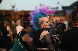 HELLFEST. DANS LES MUSIQUES EXTRÊMES, « LE CORPS DEVIENT UN MOYEN DE RACONTER UNE HISTOIRE »