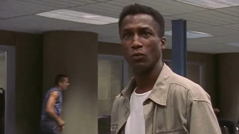 MICHAEL WRIGHT, FIGURE DES SÉRIES « OZ » ET « V », EST MORT D’UNE MALADIE RARE À L’ÂGE DE 70 ANS
