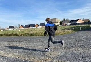 « LE SPORT, ÇA PEUT AUSSI ÊTRE DESTRUCTEUR » : ATTEINTE DE BIGOREXIE, ELLE RACONTE SA DÉPENDANCE AU SPORT