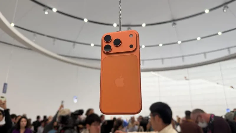 EN 2276, L’IPHONE 17 PRO MAX COMMENCERA UNE NOUVELLE VIE, QUAND LES AMÉRICAINS LE SORTIRONT DE LA CAPSULE TEMPORELLE ENTERRÉE À PHILADELPHIE