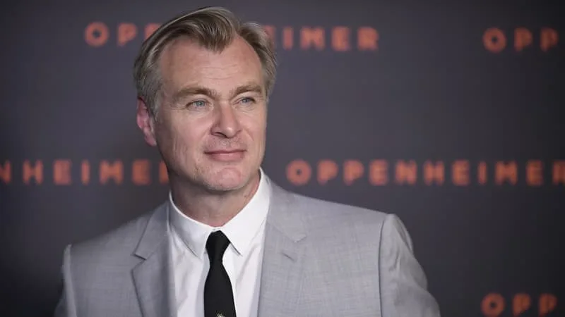« L’IA NE PEUT RIEN CRÉER »: CHRISTOPHER NOLAN ESTIME QUE L’INTELLIGENCE ARTIFICIELLE NE PEUT REMPLACER « LA CRÉATIVITÉ HUMAINE » DANS LE CINÉMA